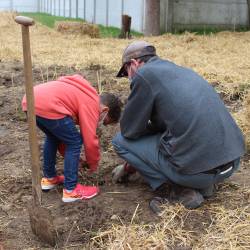 Plantation avec les élémentaires de l'accueil de loisirs